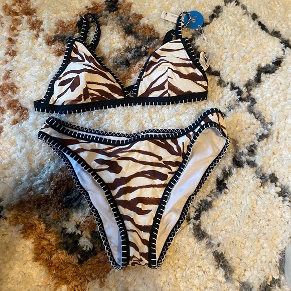 Abstract Art Stitched Triangle & Cheeky Mid Rise Bikini Set - Picture 4 of 5